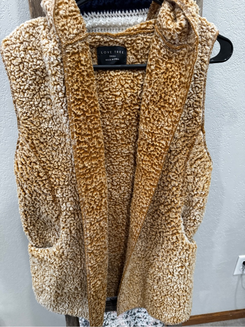 Love Tree Plush Sherpa Vest in Camel Brown